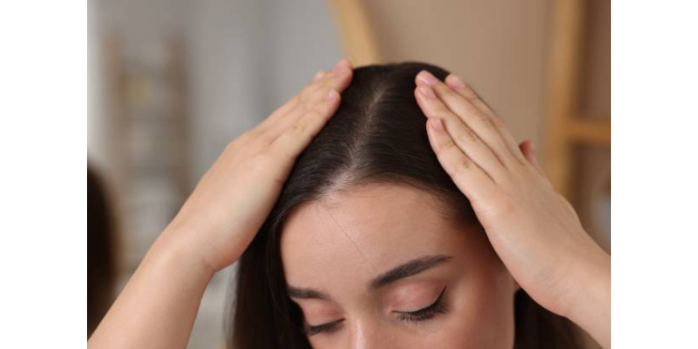I capelli sono diradati e si vede il cuoio capelluto: cosa fare ?
